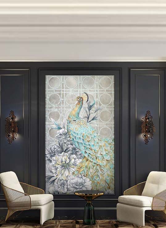 Collaboration architecturale et signature décorative contemporaine Décor mural artistique avec paon stylisé dans un intérieur contemporain haut de gamme, illustrant la collaboration entre architectes et designers.