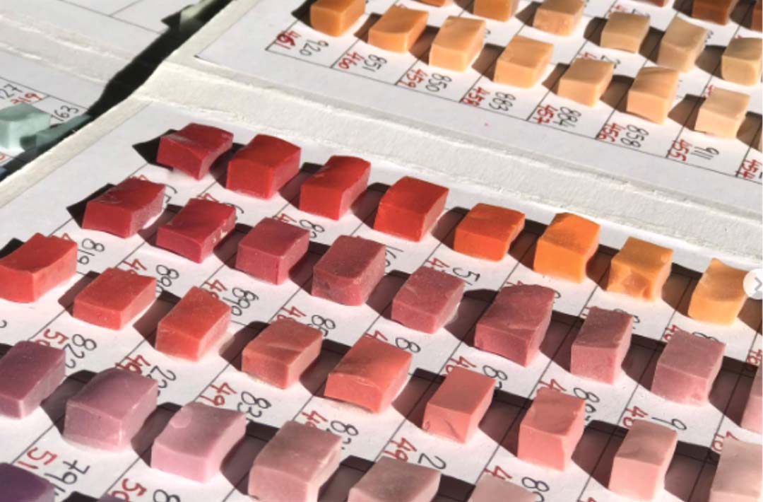 Palette de couleurs pour projets architecturaux Nuancier de teintes céramiques et terre cuite pour sélection de couleurs en architecture intérieure