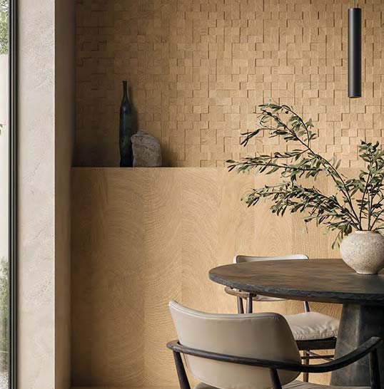 Crédence de cuisine en carrelage relief effet bois apportant profondeur et signature architecturale